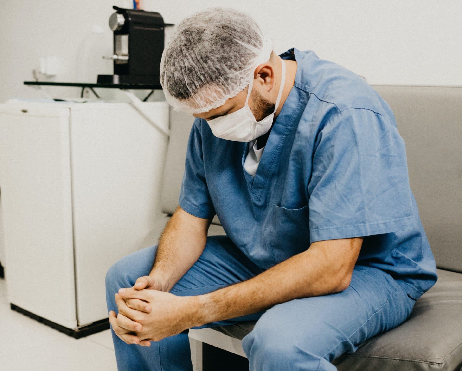 A doctor ‘burnout’ rises to 40% and made worse by bureaucracy, increasing risks to patients